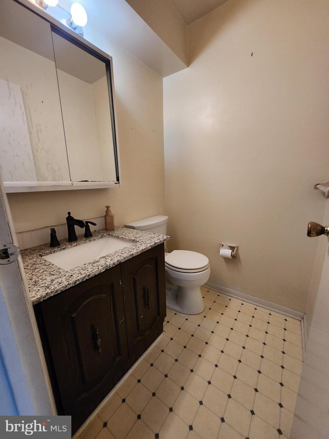 109 Chaucer Road, Unit B Mount Laurel, NJ 08054 - Photo 13 of 28 First floor half bath