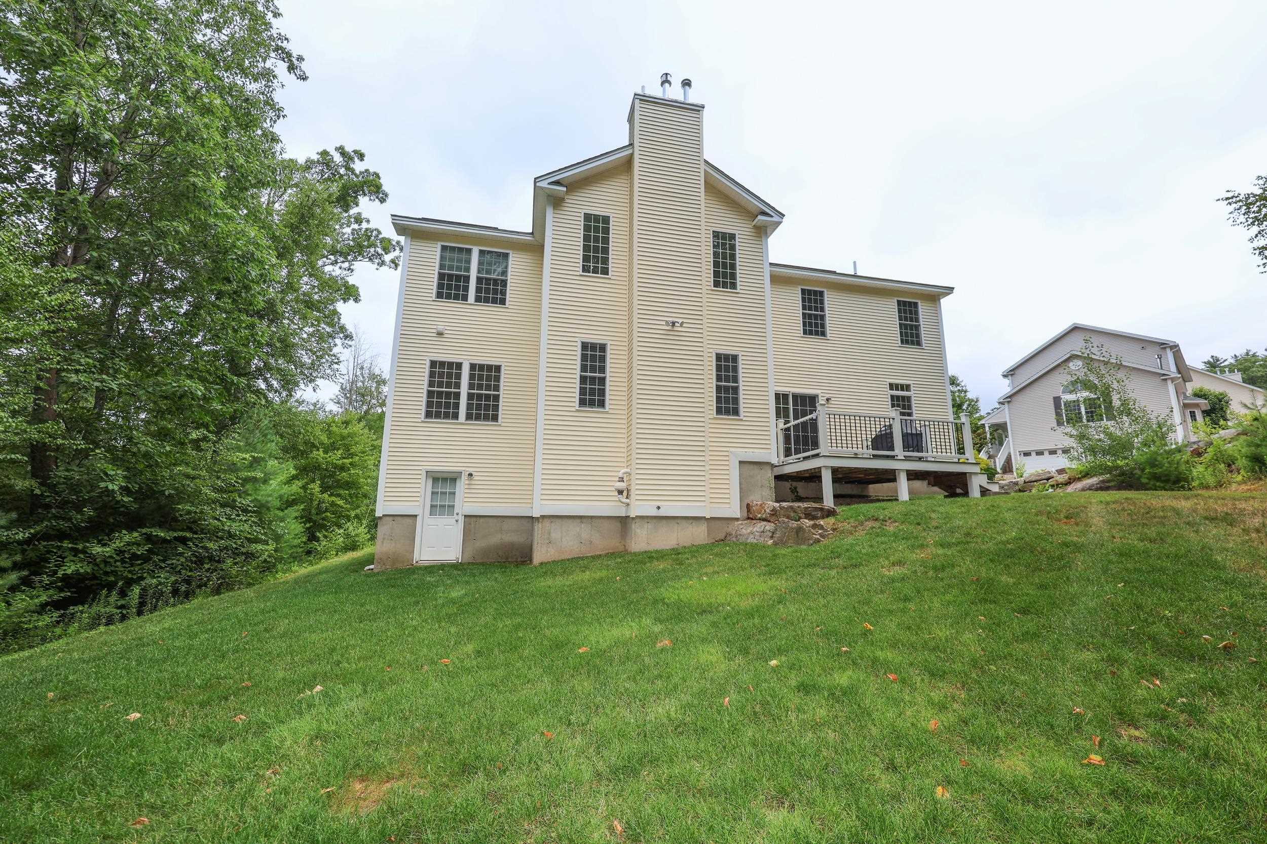 61 Grapevine Road Bedford, NH 03110 - Photo 4 of 54 Gallery Image 4