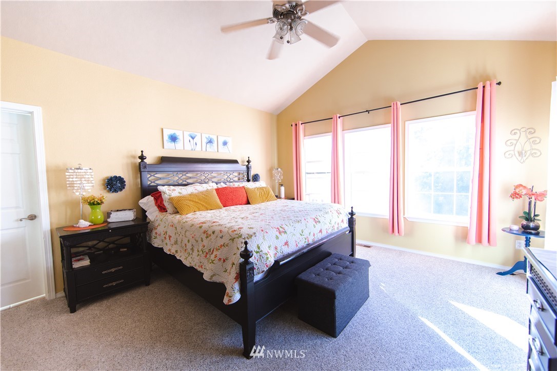567 Chapman Road Camano Island, WA 98282 - Photo 4 of 35 Gallery Image 4