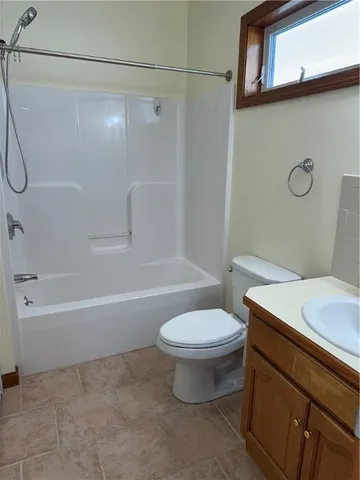 $2,000 | 471 Wood Street, Bristol, RI 02809