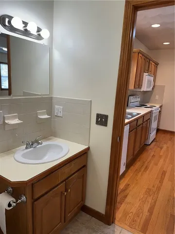 $2,000 | 471 Wood Street, Bristol, RI 02809