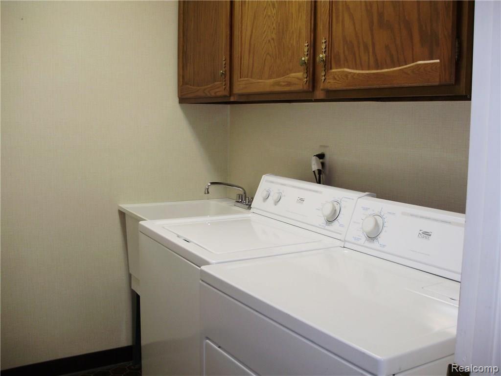 1810 Reis Court, Unit 173 Rochester, MI 48309 - Photo 14 of 20 P8110968.JPG