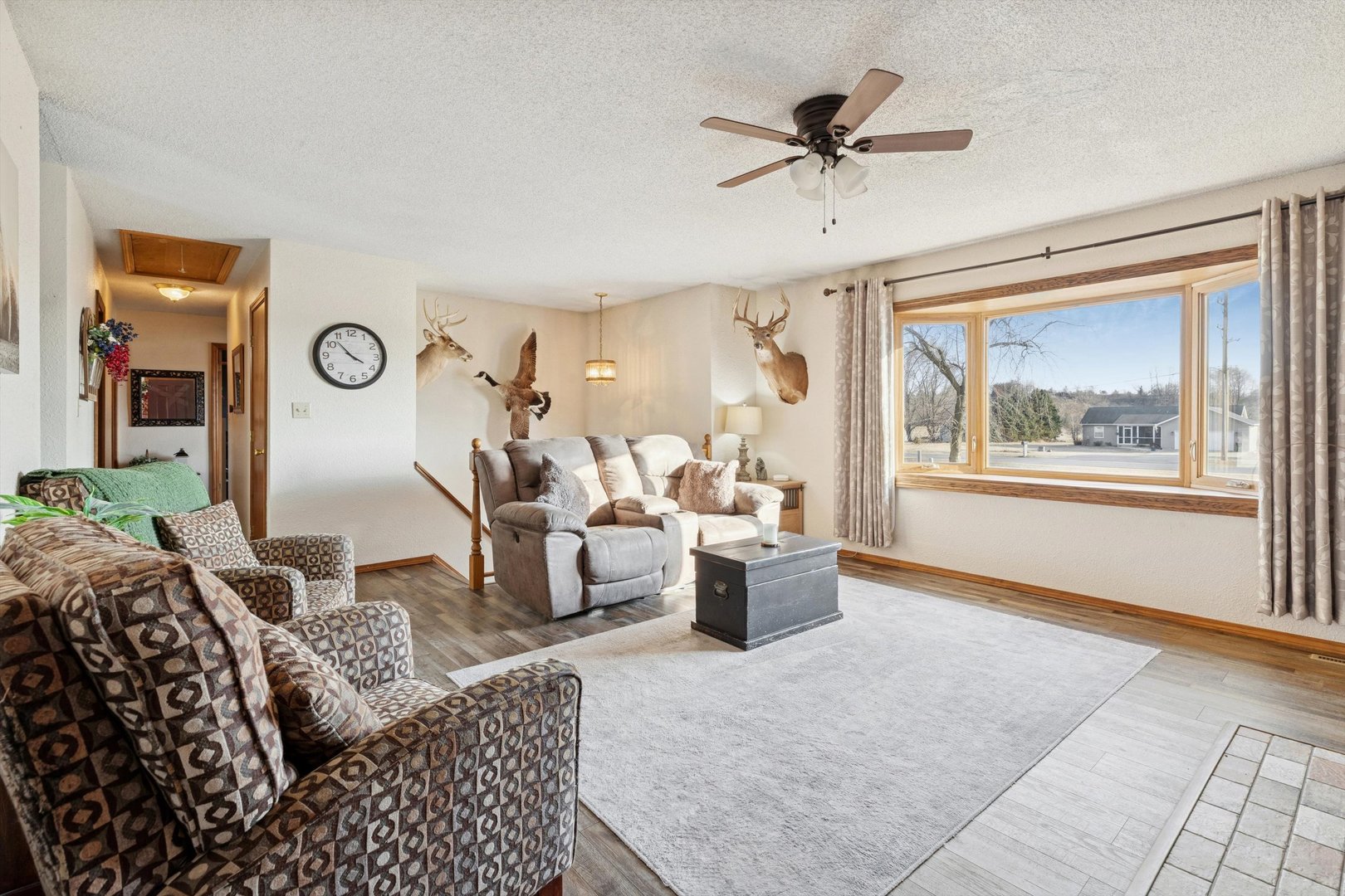 5430 Holly Road Fulton, IL 61252 - Photo 4 of 33 a living room with furniture