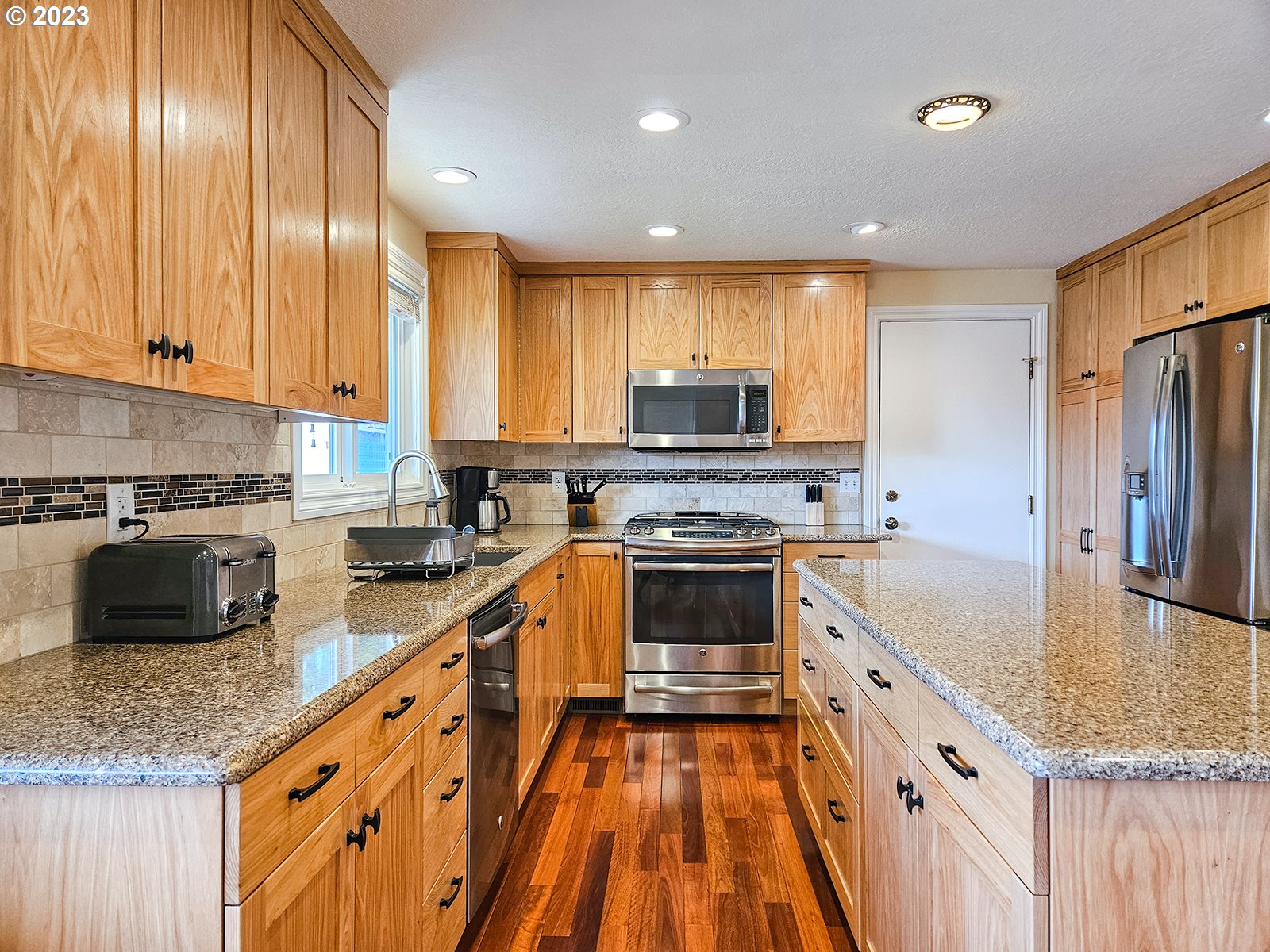 20460 Southwest Westside Street Aloha, OR 97078 - Photo 8 of 32 Kitchen