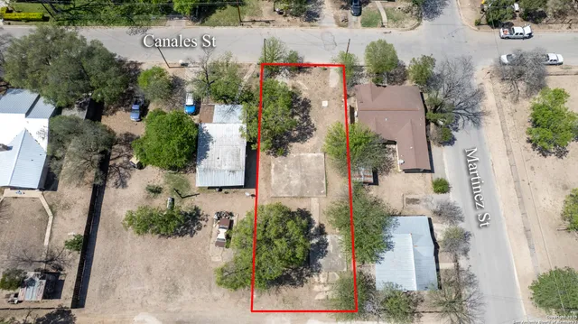 $24,900 | 205 West Canales Street, Uvalde, TX 78801