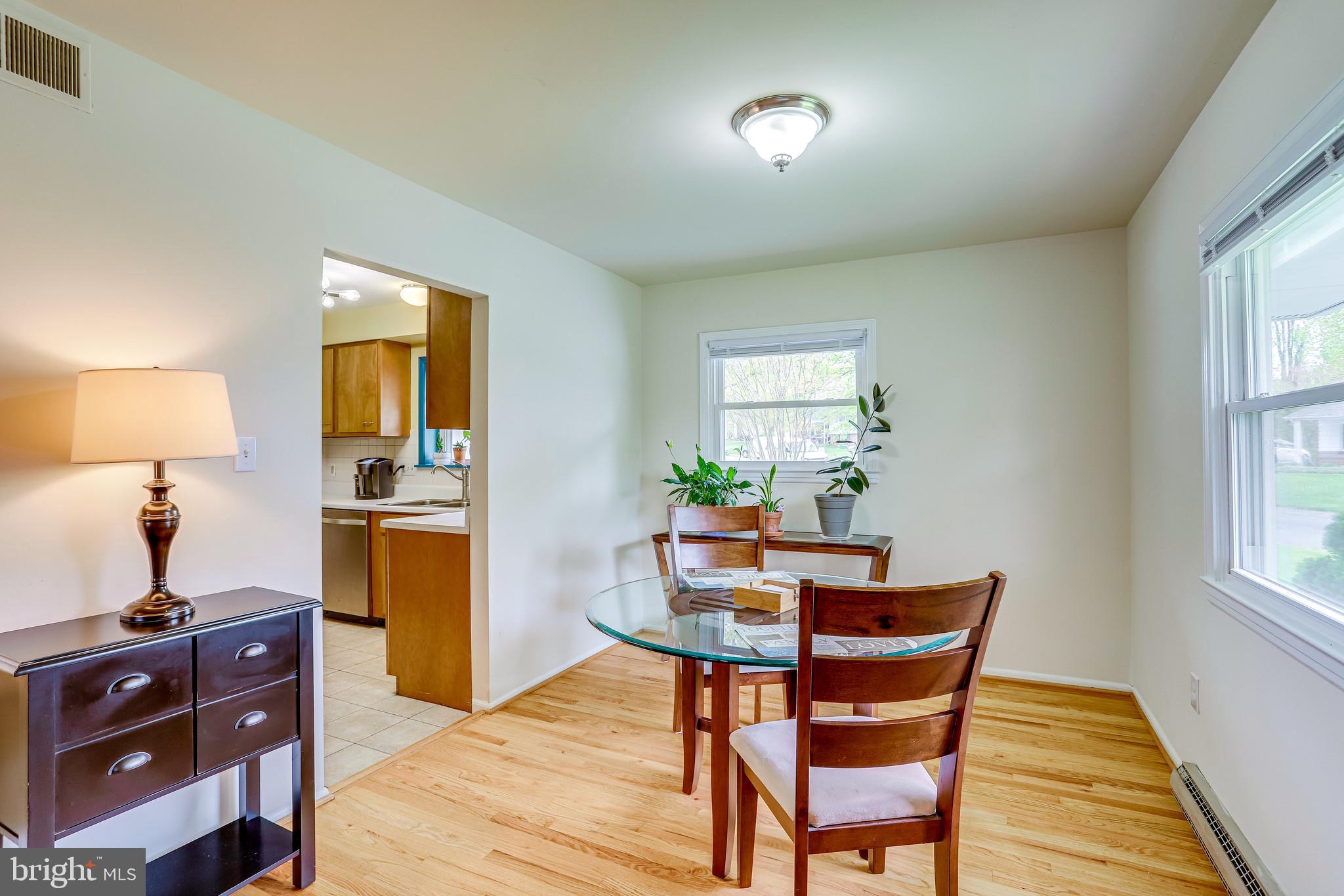 605 East Roanoke Road Sterling, VA 20164 - Photo 3 of 34 Gallery Image 3