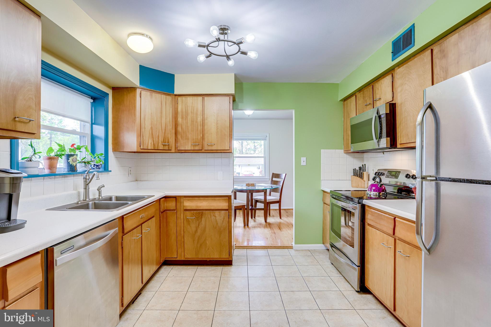 605 East Roanoke Road Sterling, VA 20164 - Photo 4 of 34 Gallery Image 4