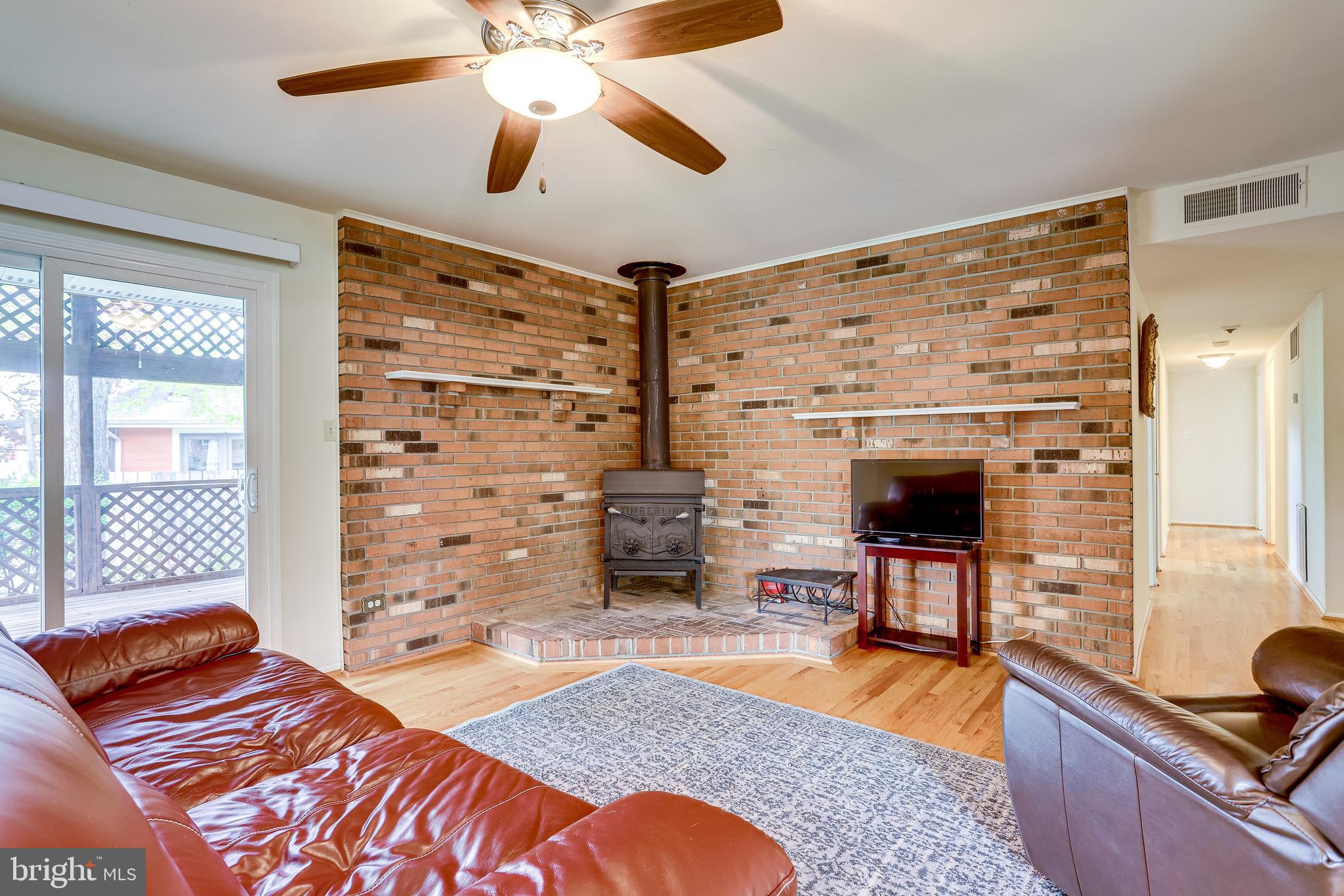 605 East Roanoke Road Sterling, VA 20164 - Photo 8 of 34 Gallery Image 8