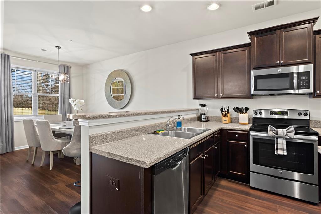 189 Dunleith Parkway Southwest Marietta, GA 30008 - Photo 9 of 28