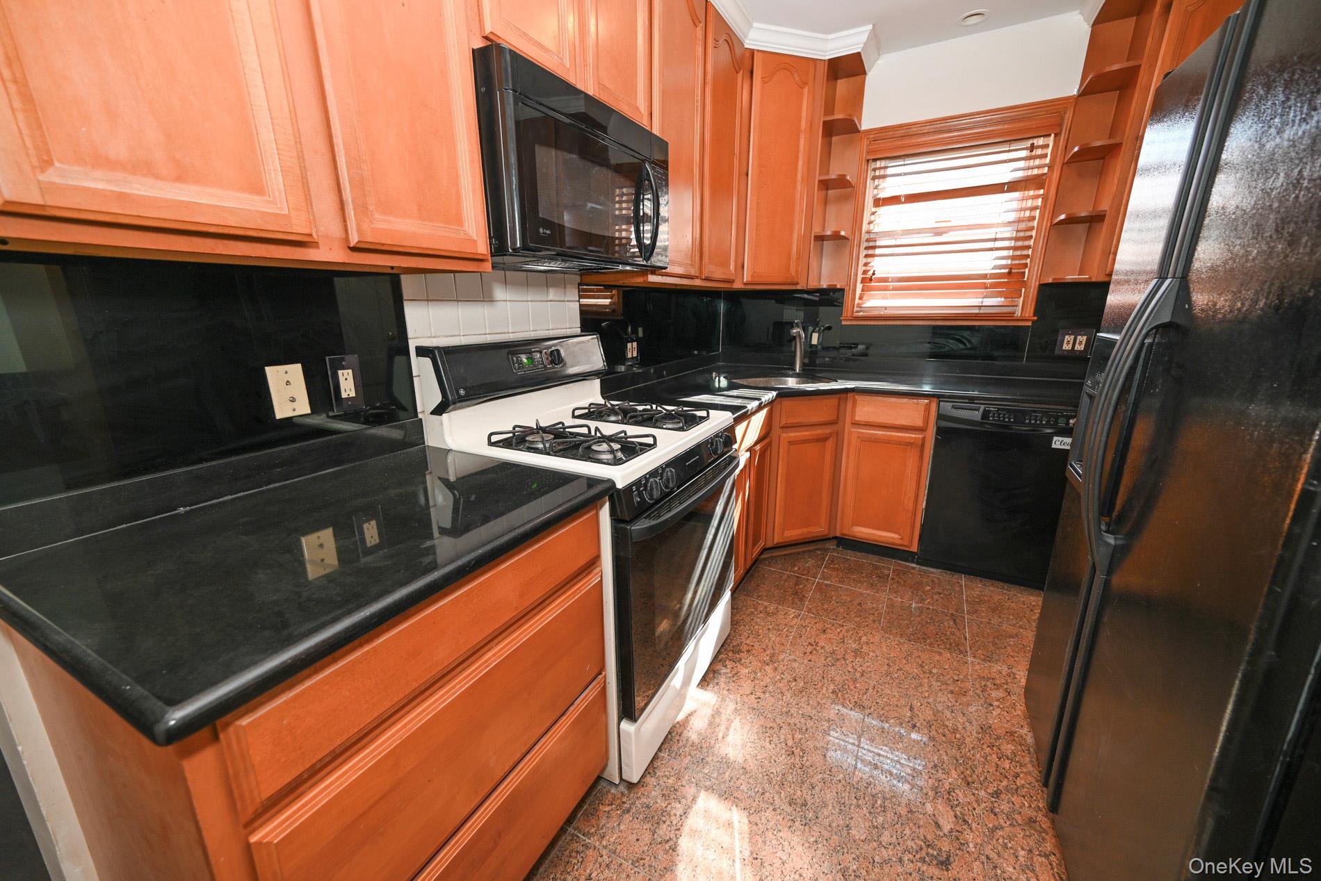 168 Hendrickson Avenue Valley Stream, NY 11580 - Photo 5 of 22