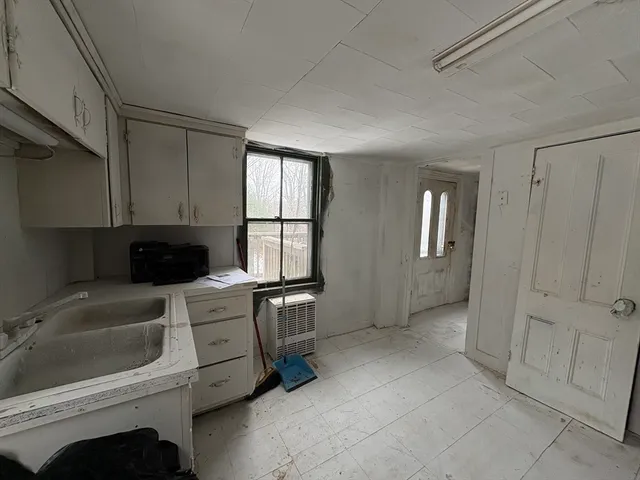 $160,000 | 260 Wickaboag Valley Road, West Brookfield, MA 01585