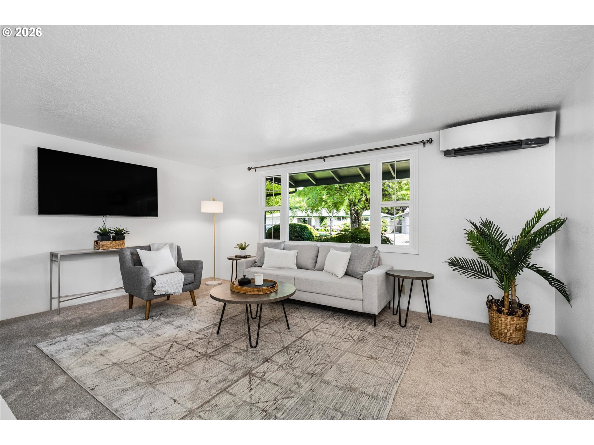 2230 Azure Street Eugene, OR 97401 - Photo 5 of 42 Living Room