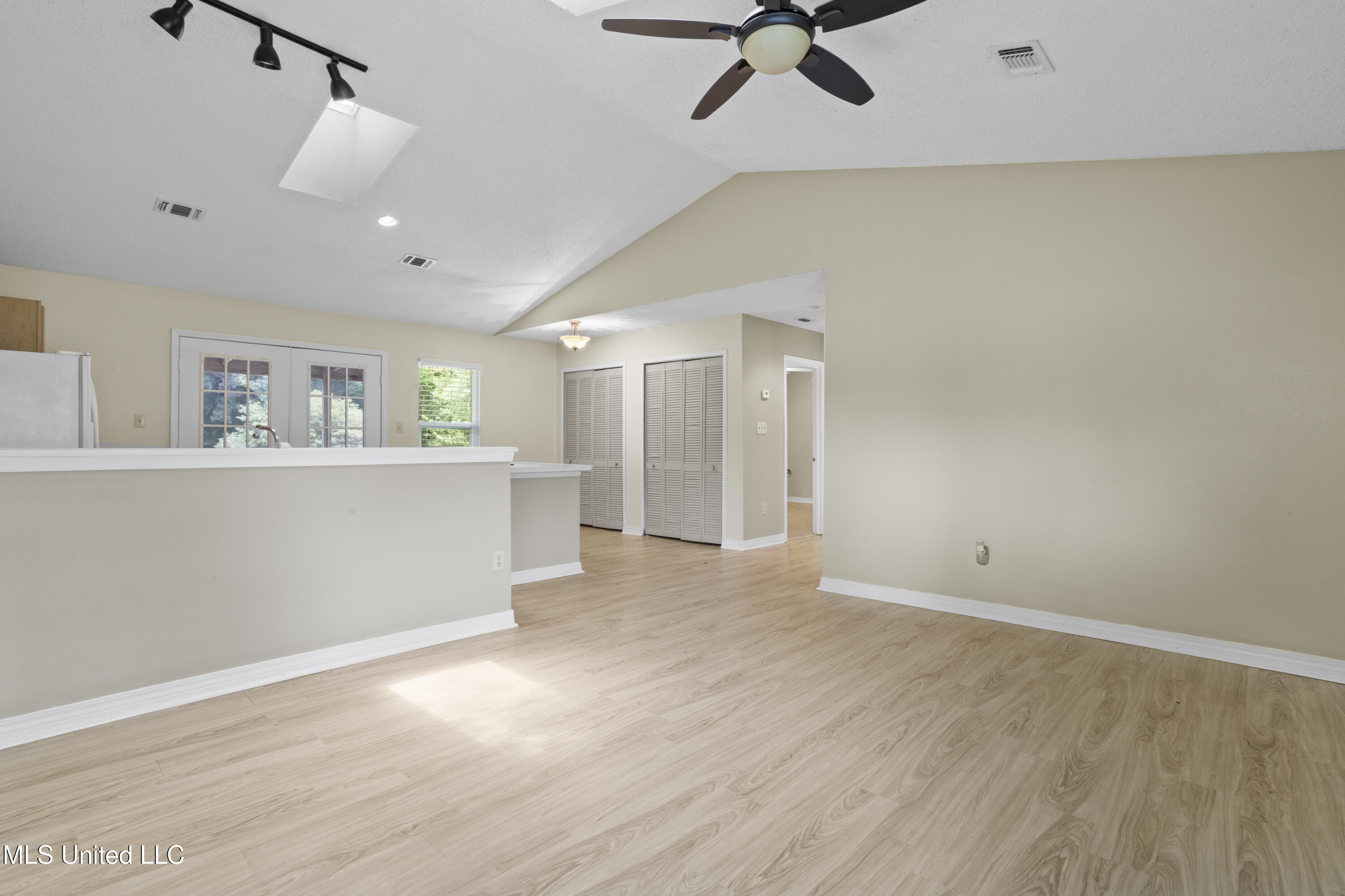 12442 Cox Road Gulfport, MS 39503 - Photo 9 of 30 009