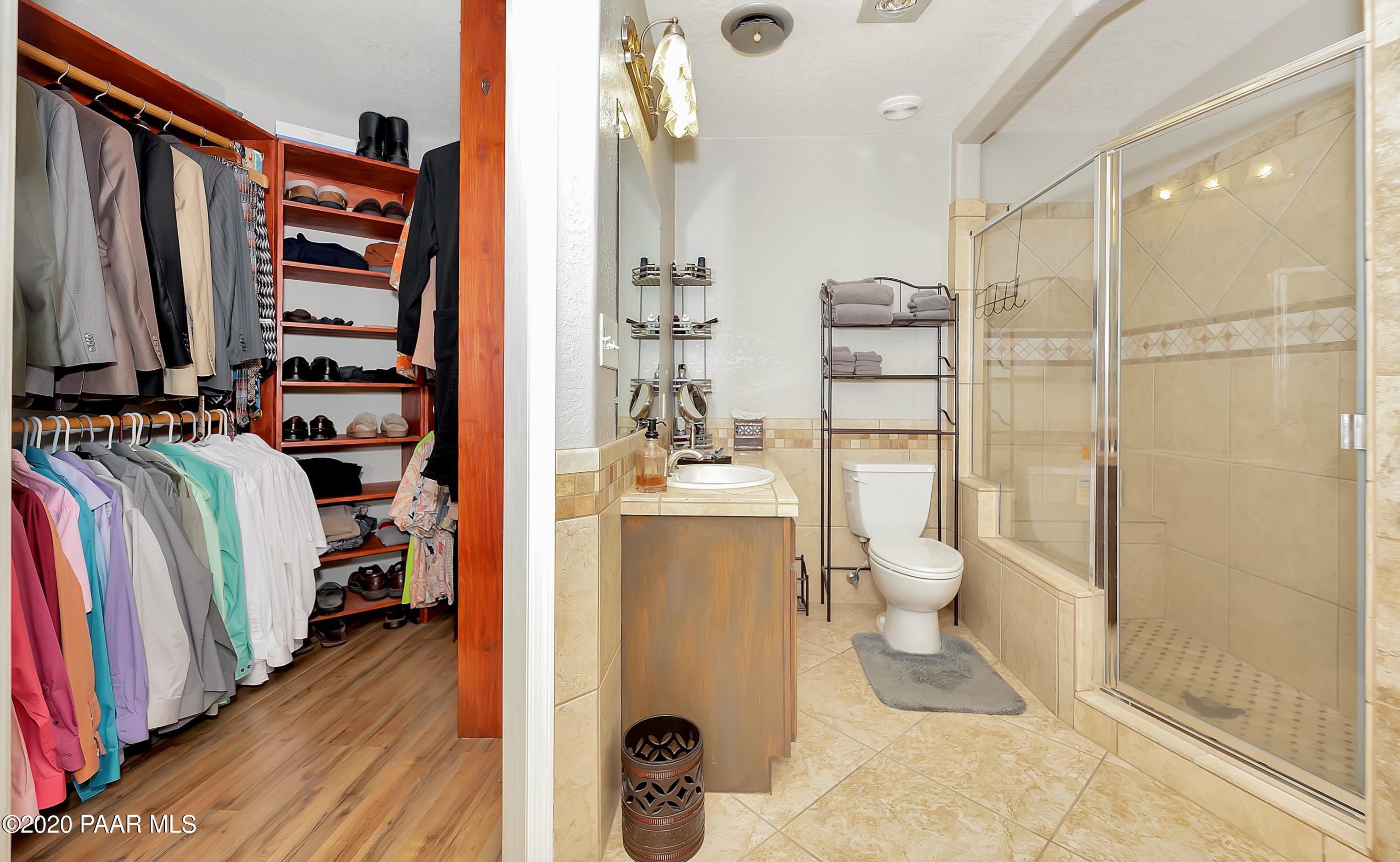 2995 Hozoni Road Prescott, AZ 86305 - Photo 17 of 35 014_Suite Bathroom And Closet