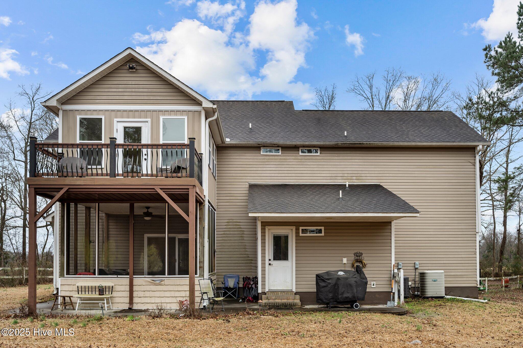 470 Haw Branch Road Richlands, NC 28574 - Photo 33 of 55 Back view of house