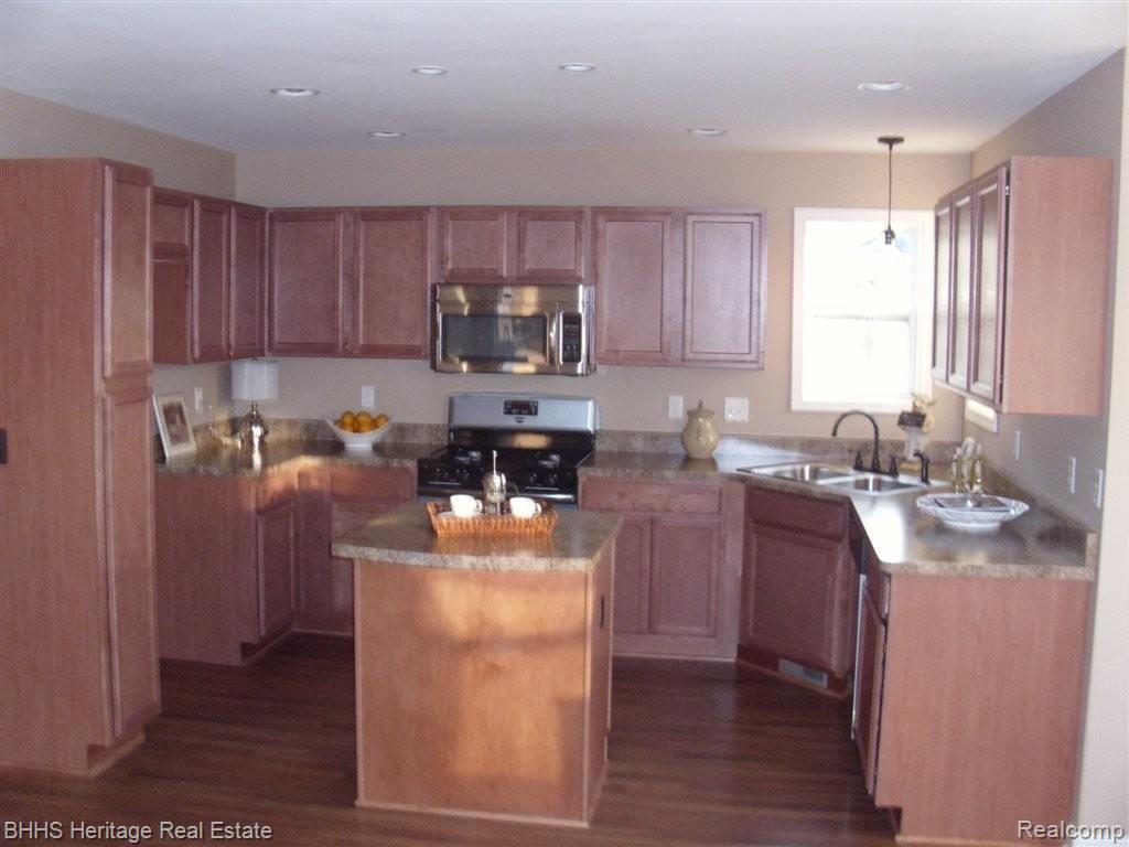 8143 Eagle Ridge Lane Fowlerville, MI 48836 - Photo 4 of 14 DSCI0270.JPG