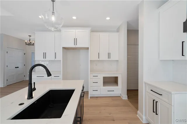 $590,900 | 111 Terwillager Lane, Manlius, NY 13116