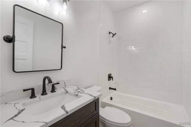 $590,900 | 111 Terwillager Lane, Manlius, NY 13116