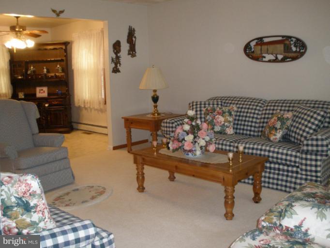 604 Hyde Park Road Baltimore, MD 21221 - Photo 7 of 24 Living Room