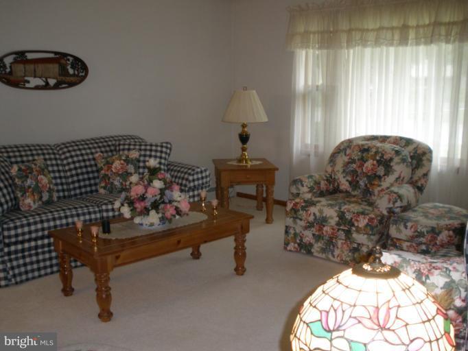 604 Hyde Park Road Baltimore, MD 21221 - Photo 8 of 24 Living Room