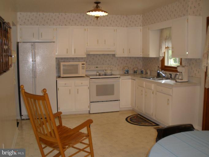 604 Hyde Park Road Baltimore, MD 21221 - Photo 9 of 24 Kitchen