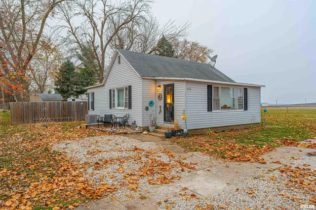 $69,900 | 400 Logan Street, New Holland, IL 62671