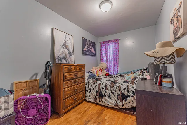 $69,900 | 400 Logan Street, New Holland, IL 62671