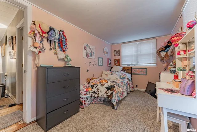 $69,900 | 400 Logan Street, New Holland, IL 62671