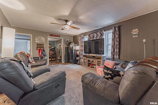 $69,900 | 400 Logan Street, New Holland, IL 62671