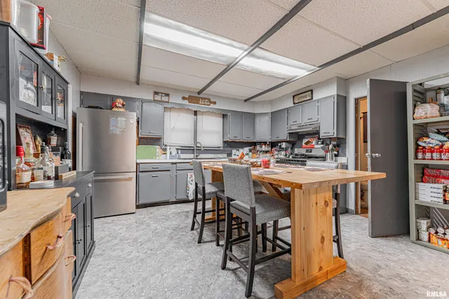 $69,900 | 400 Logan Street, New Holland, IL 62671