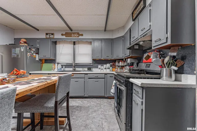 $69,900 | 400 Logan Street, New Holland, IL 62671