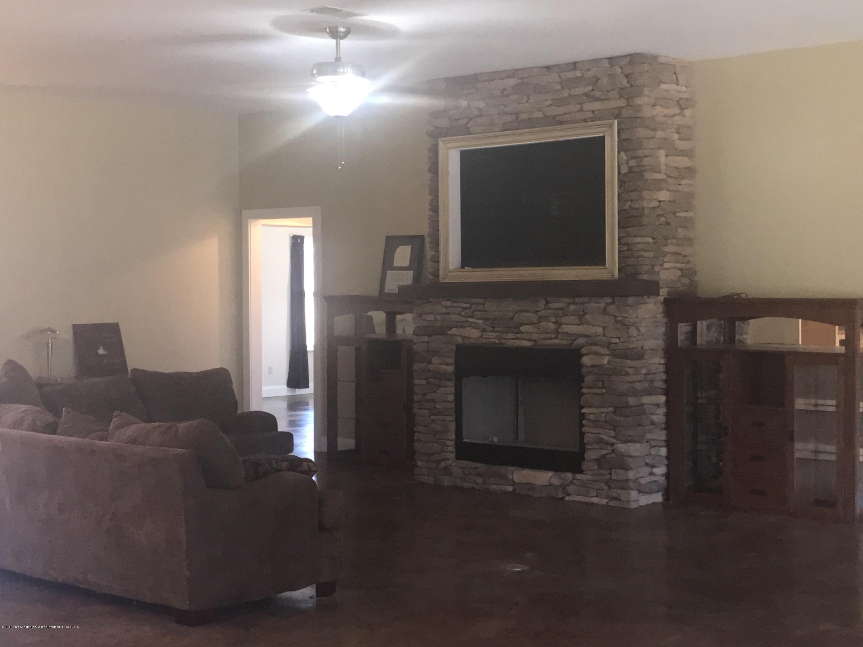 9368 Browns Ferry Road Senatobia, MS 38668 - Photo 12 of 67 2018-01-03 12.32.44