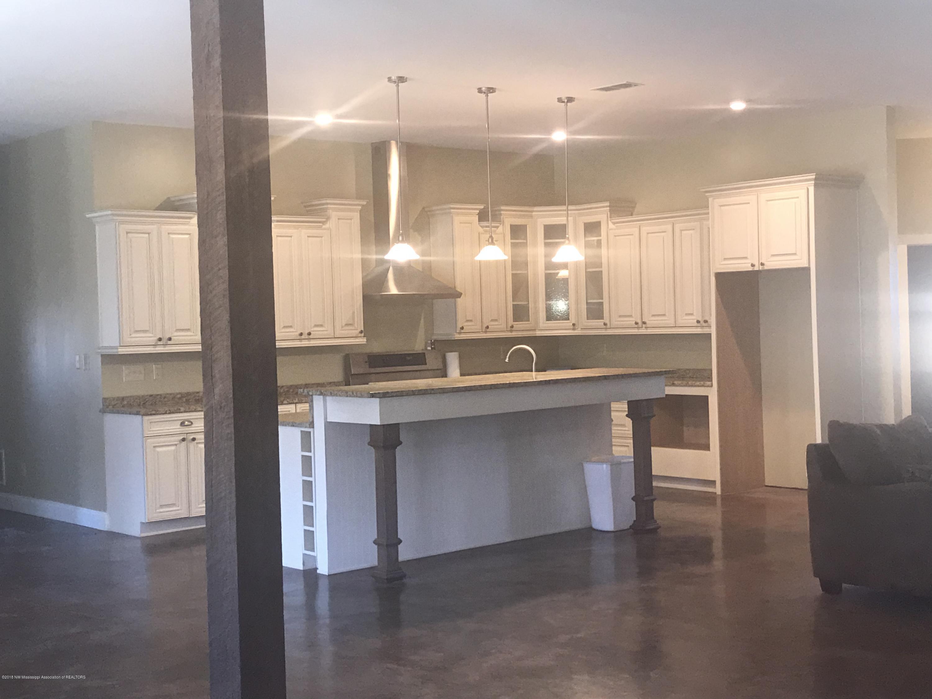 9368 Browns Ferry Road Senatobia, MS 38668 - Photo 5 of 67 2018-01-03 12.30.47