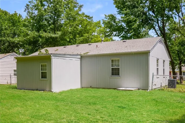 $1,515 | 9642 McGee Street, Kansas City, MO 64114