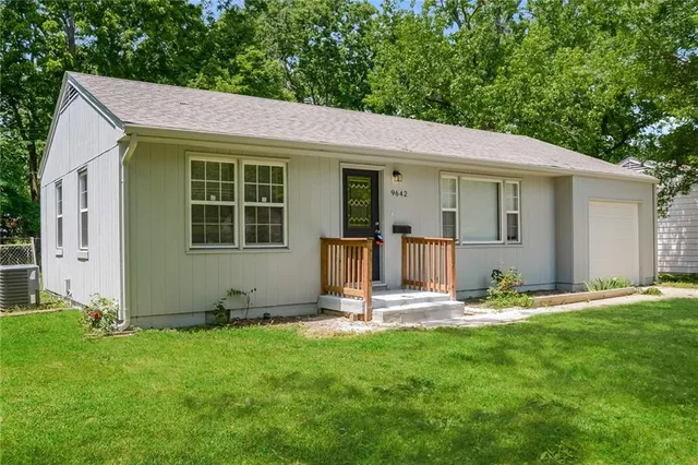 $1,515 | 9642 McGee Street, Kansas City, MO 64114