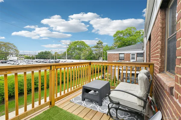 $268,000 | 1213 East Broadway, Unit B25, Hewlett, NY 11557