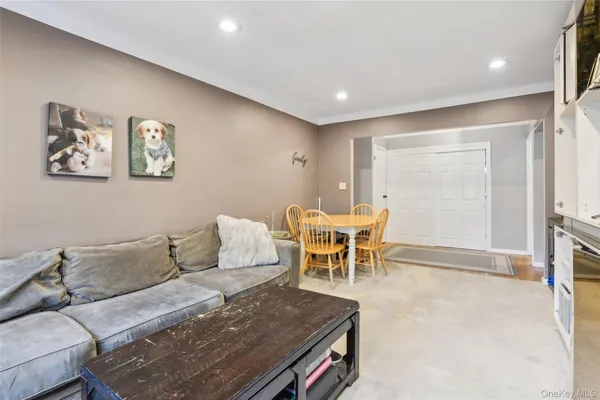 $268,000 | 1213 East Broadway, Unit B25, Hewlett, NY 11557