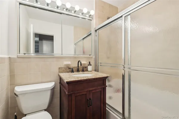 $268,000 | 1213 East Broadway, Unit B25, Hewlett, NY 11557