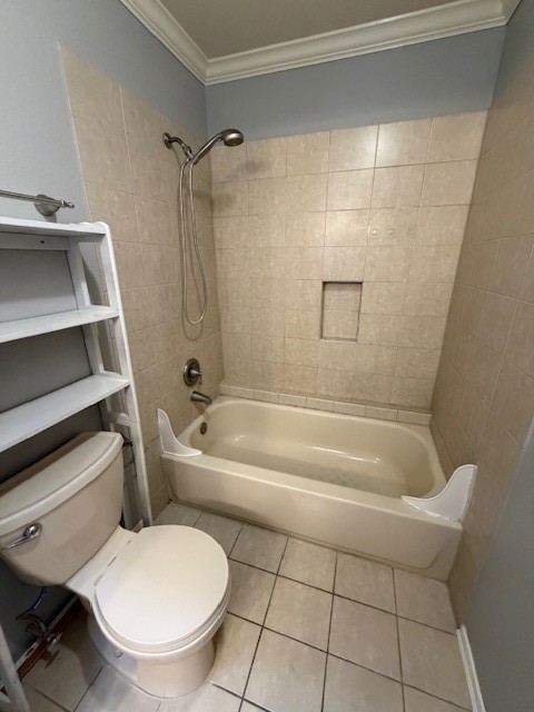 2211 South Kirkwood Road, Unit 69 Houston, TX 77077 - Photo 22 of 23 a bathroom with a toilet and a bathtub