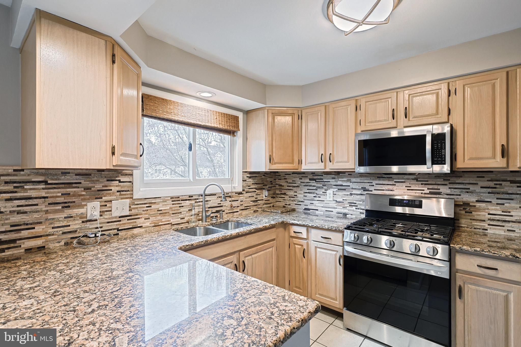 170 Greenleaf Road York, PA 17406 - Photo 11 of 38 Granite counters