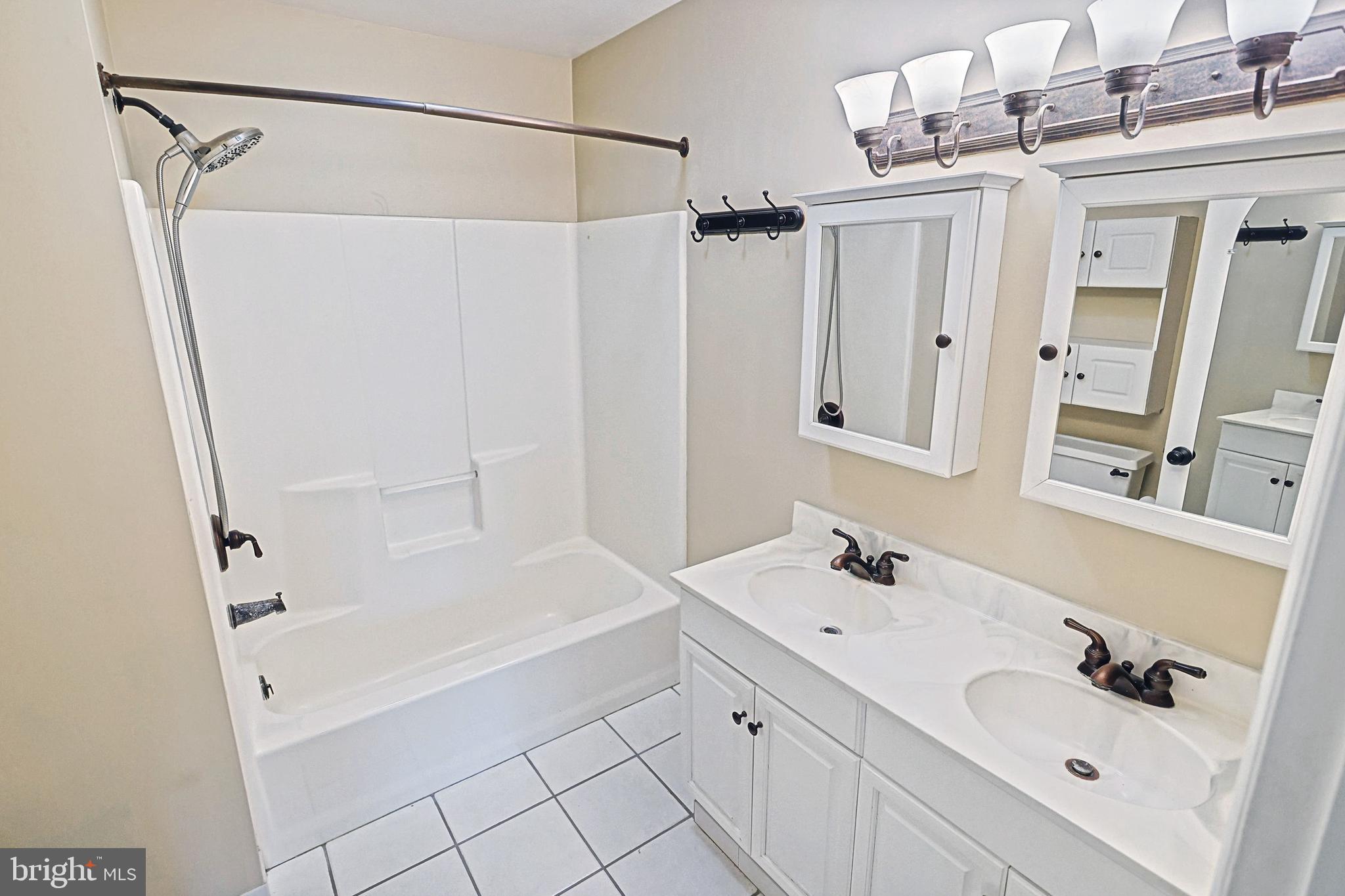 170 Greenleaf Road York, PA 17406 - Photo 17 of 38 Owners bath