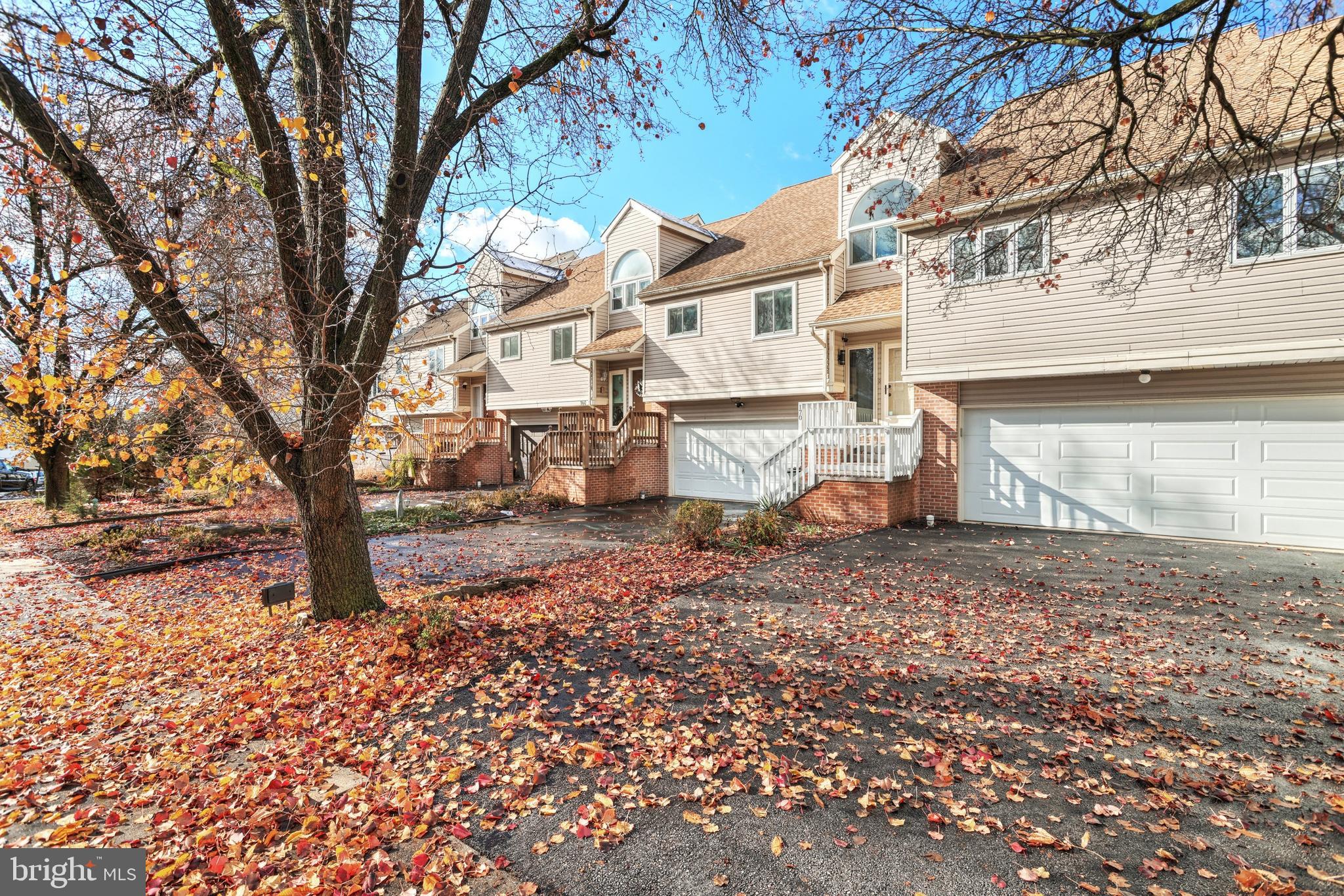170 Greenleaf Road York, PA 17406 - Photo 3 of 38 2 car garage