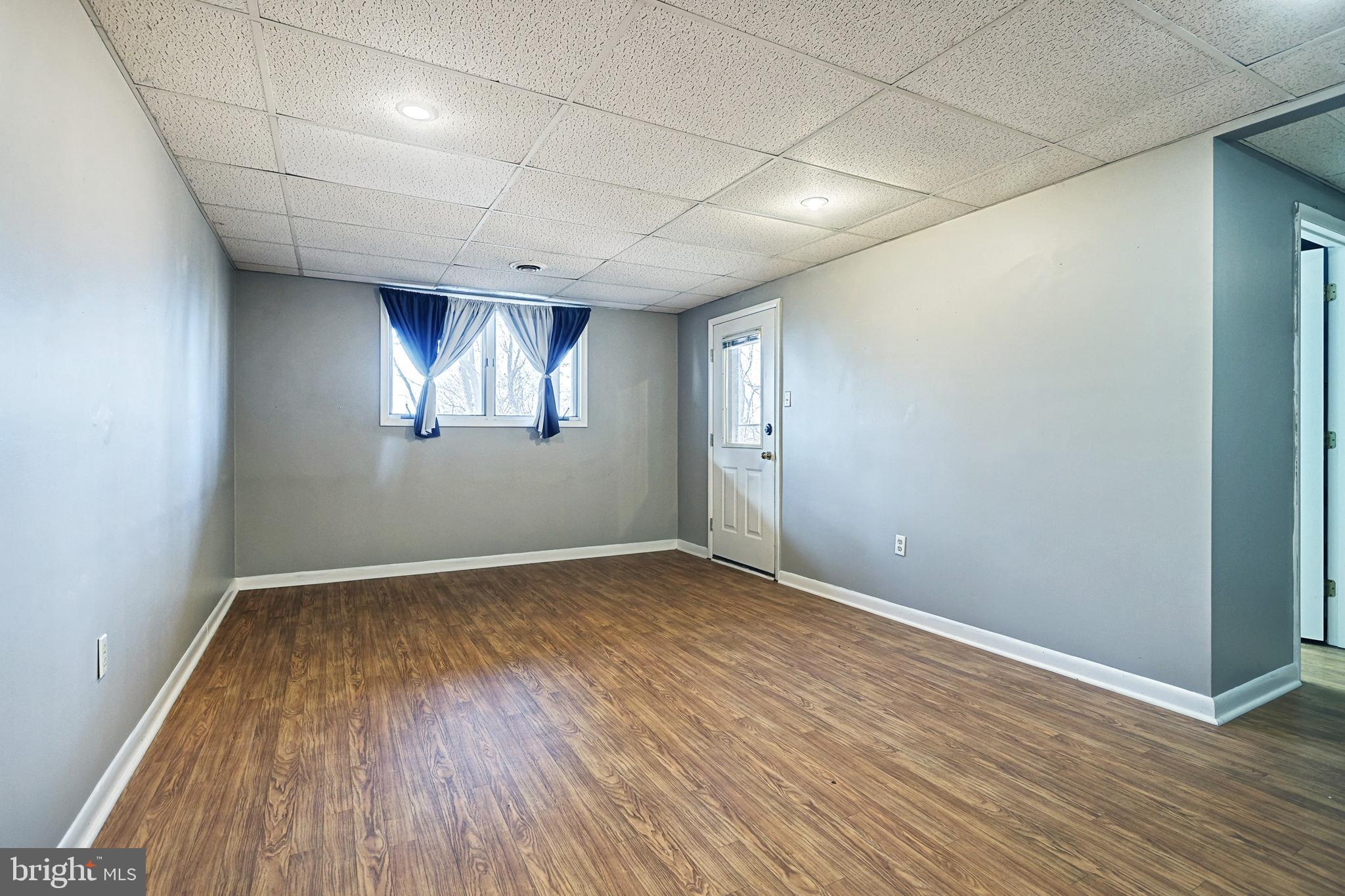 170 Greenleaf Road York, PA 17406 - Photo 31 of 38 Family room or in-law quarters