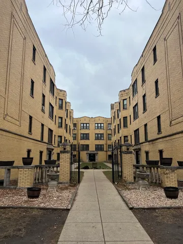 $1,845 | 3821 North Greenview Avenue, Unit 2E, Chicago, IL 60613