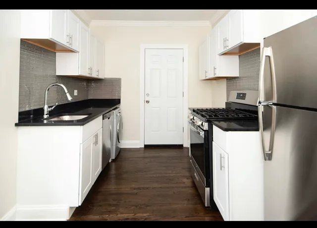 $1,845 | 3821 North Greenview Avenue, Unit 2E, Chicago, IL 60613