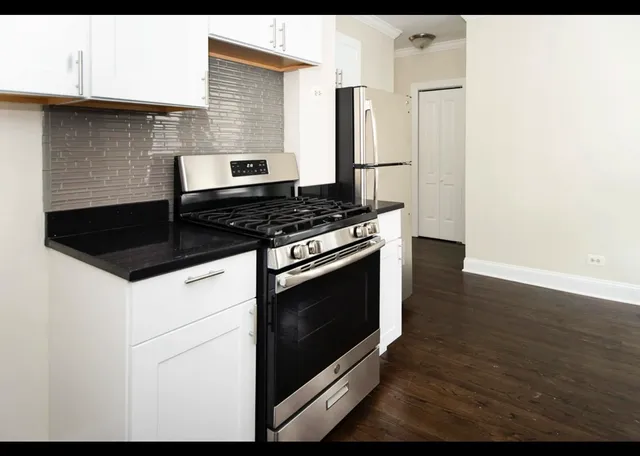 $1,845 | 3821 North Greenview Avenue, Unit 2E, Chicago, IL 60613