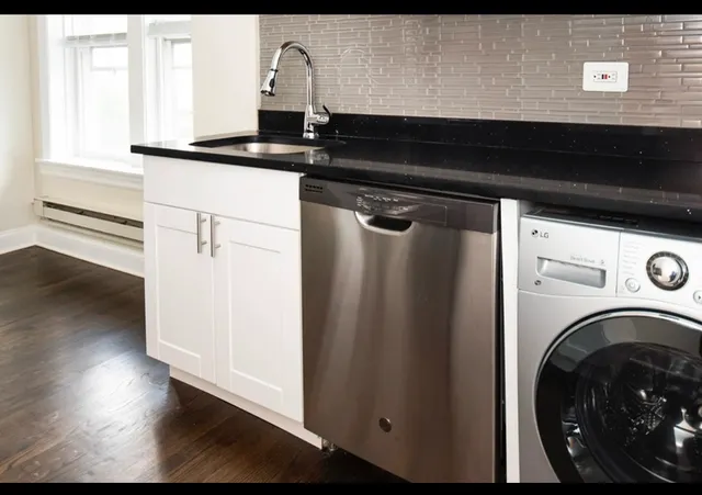 $1,845 | 3821 North Greenview Avenue, Unit 2E, Chicago, IL 60613