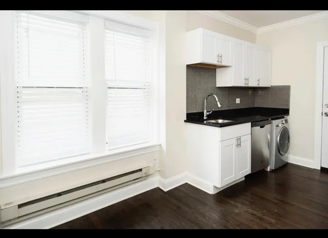 $1,845 | 3821 North Greenview Avenue, Unit 2E, Chicago, IL 60613