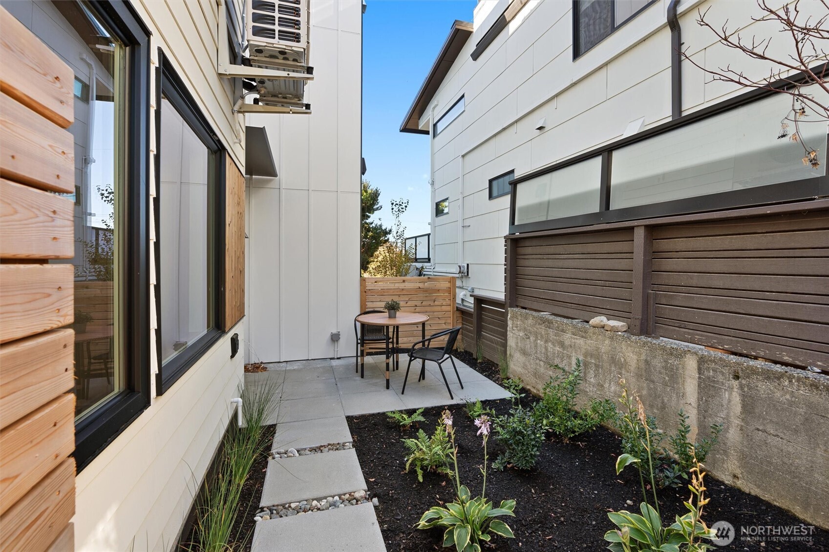 2214 Broadway East, Unit B Seattle, WA 98102 - Photo 18 of 33