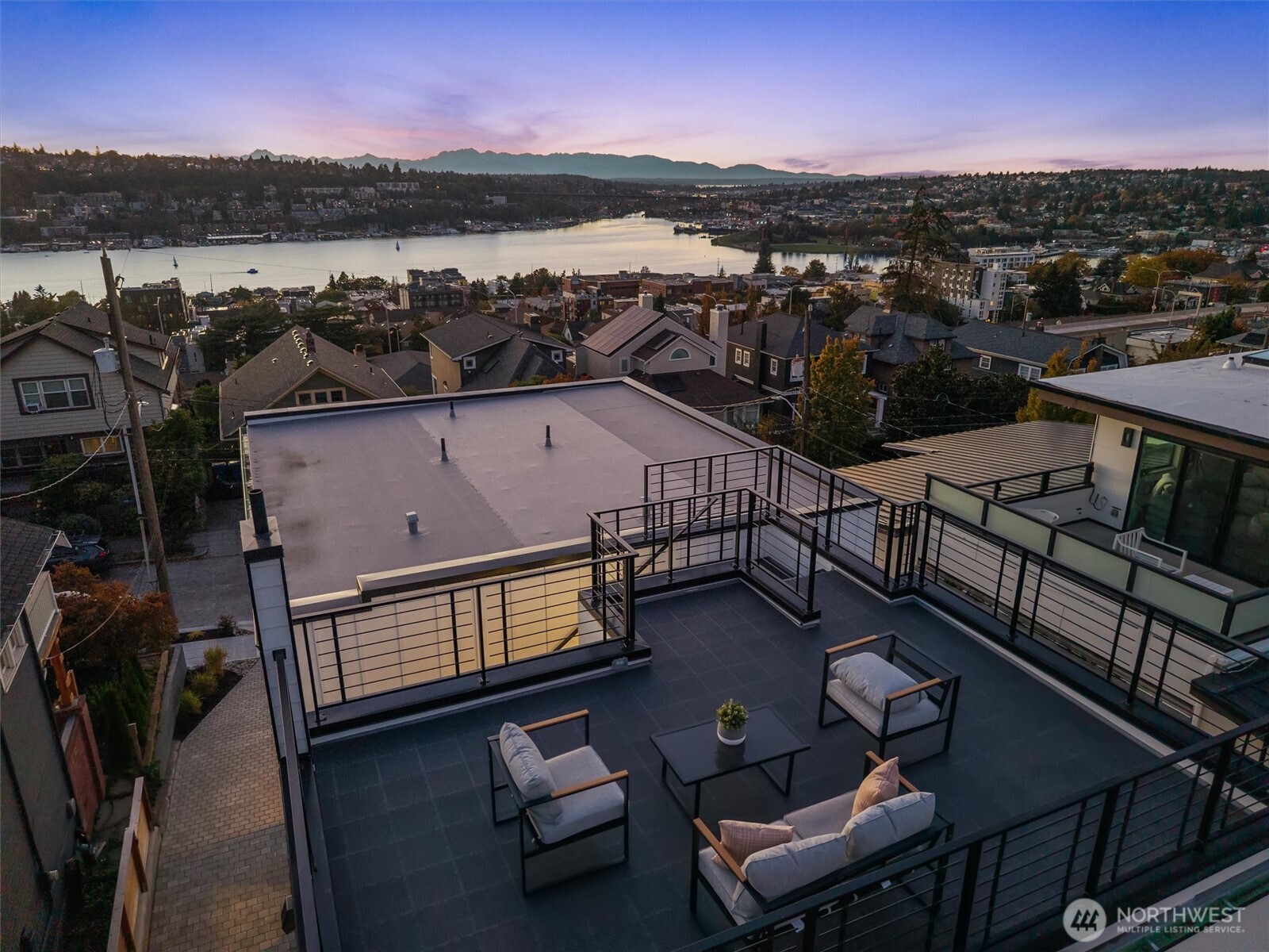 2214 Broadway East, Unit B Seattle, WA 98102 - Photo 3 of 33